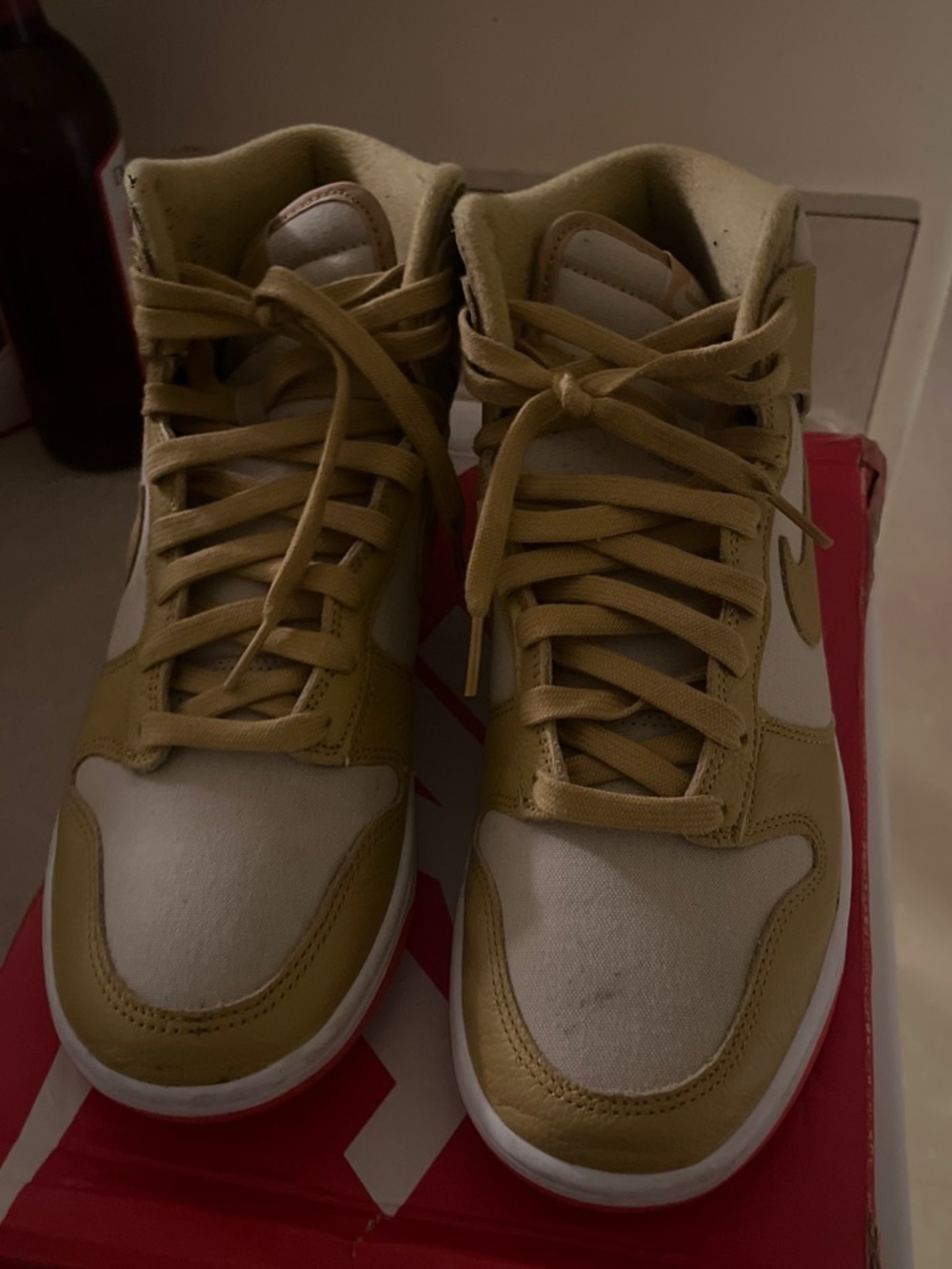 nike dunk hi retro team gold/wheat color